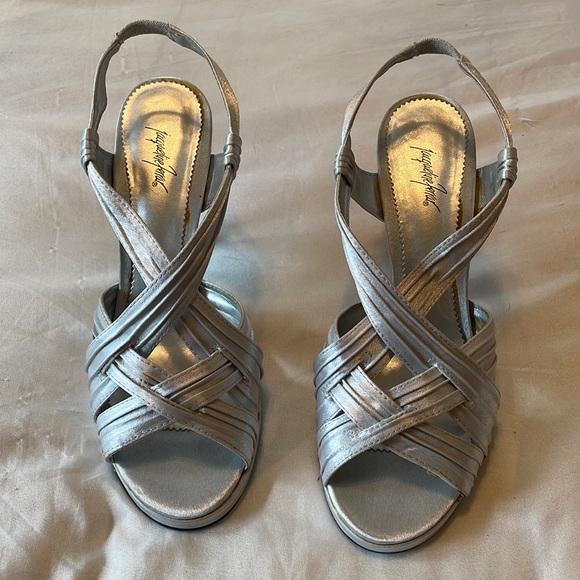 Jacqueline Ferrar Giselle new silver heels - Picture 1 of 5